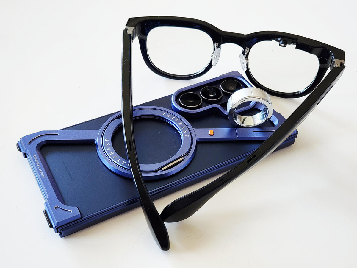 Living with Halliday Glasses: Setup, display positioning and daily use