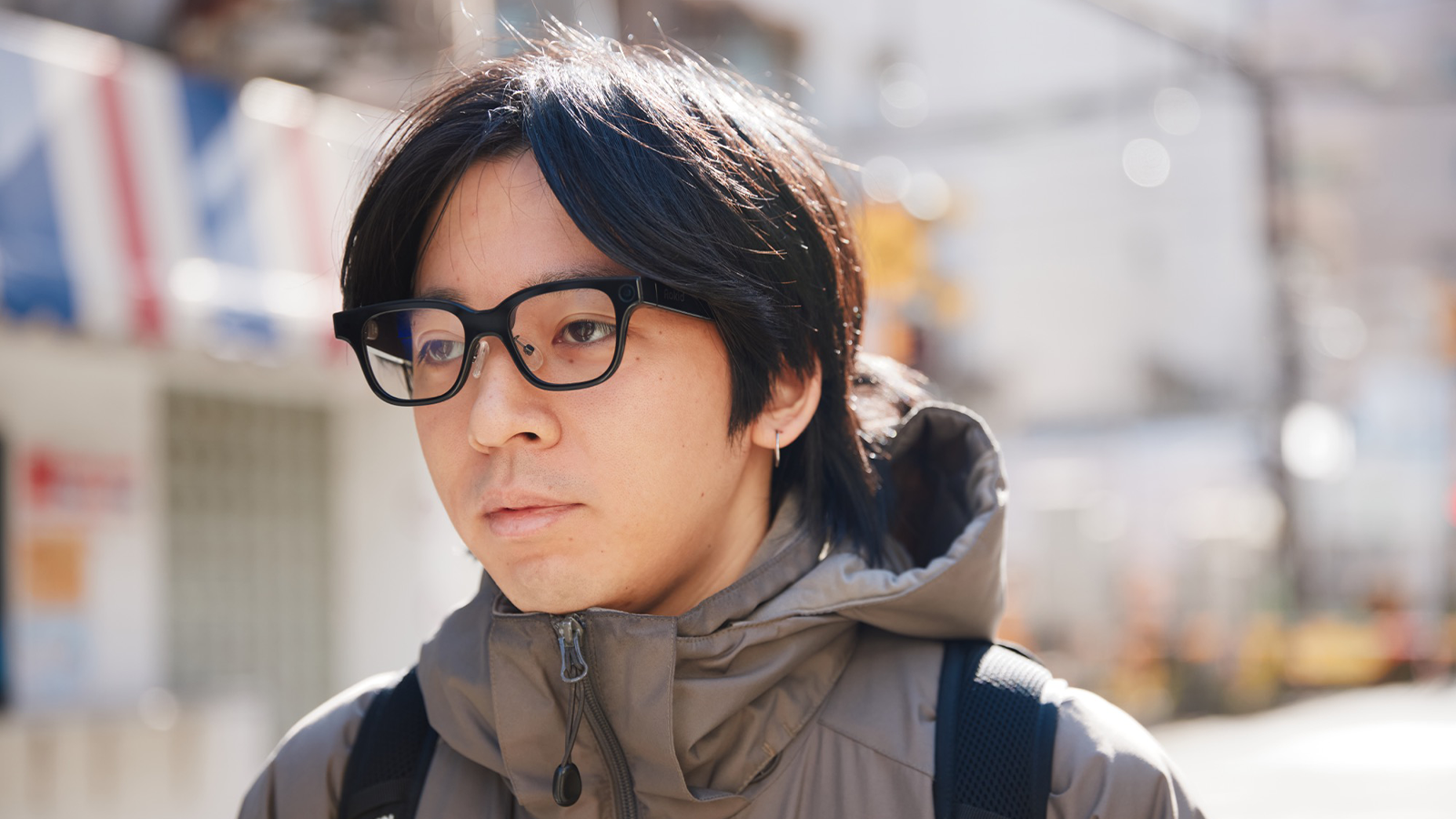 Can smart AI glasses make everyday life less dependent on a phone?