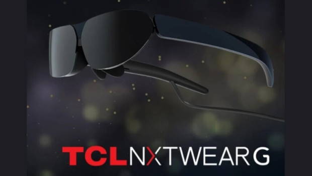 TCL NXTWEAR G: portable cinema and fit adjustments