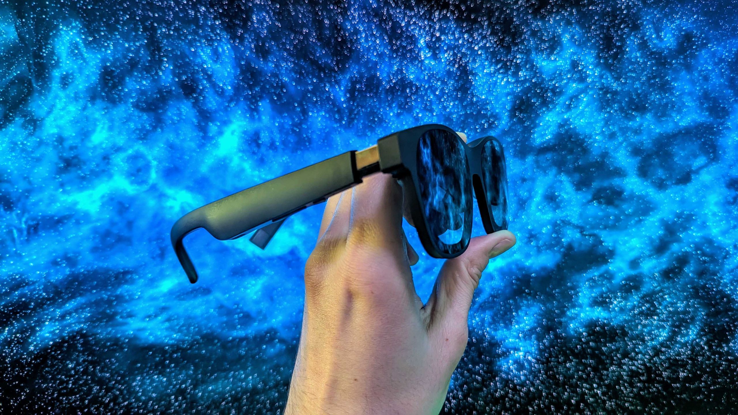 XREAL Air 2 Ultra hands-on: convincing me and turning my partner into a Minecraft addict