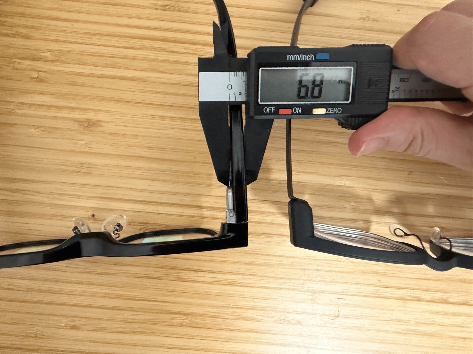 Measurement photo with calipers and both frames